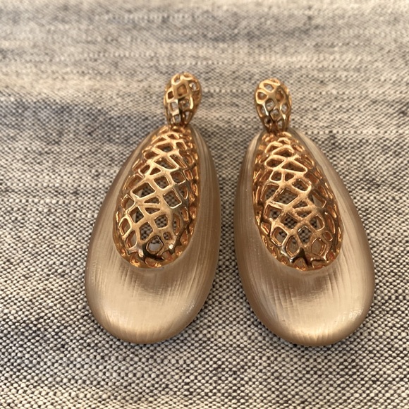 Alexis Bitter hand carved lucite earrings -signed - ALEXIS BITTAR - Picture 1 of 4